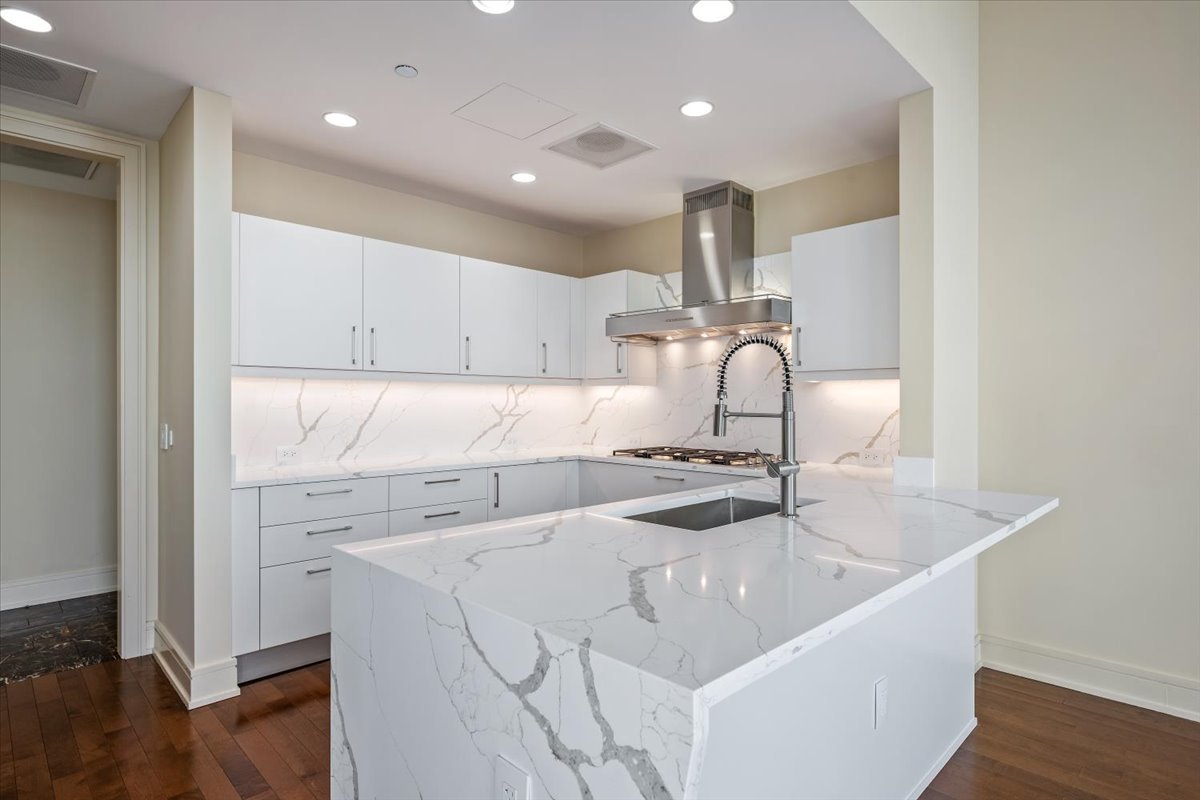 401 N Wabash Avenue 86D