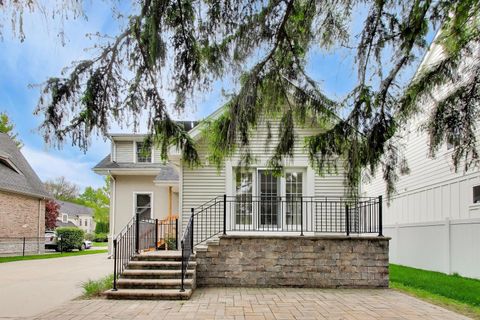 Tiny photo for 171 E Cayuga Avenue, Elmhurst, IL 60126 (MLS # 12631150)