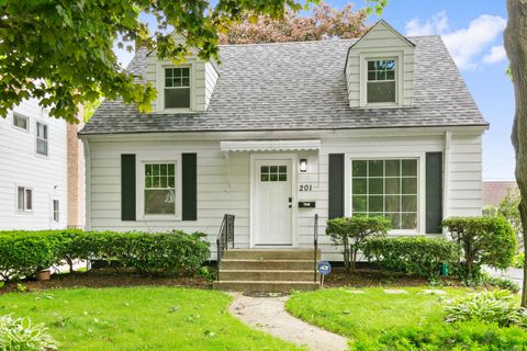 Single Family Residence in Waukegan IL 201 Martin Avenue.jpg