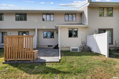 Tiny photo for 3461 CEDARVIEW Court, Bettendorf, IA 52722 (MLS # QC4268323)