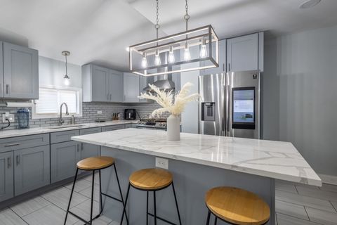 Tiny photo for 5648 S California Avenue, Chicago, IL 60629 (MLS # 12487701)