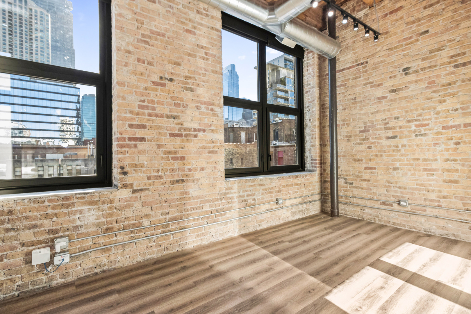 153 W Ohio Street 207