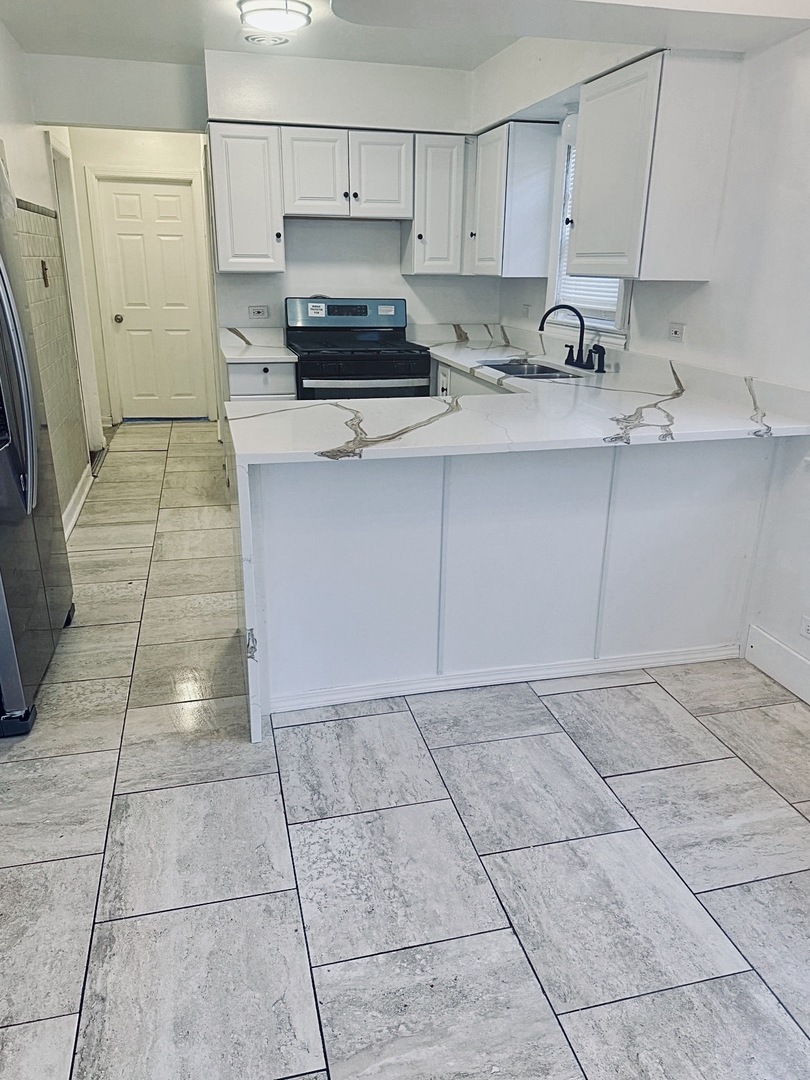 7246 S Wood Street, Chicago, IL, 60636 4 7246 S Wood Street