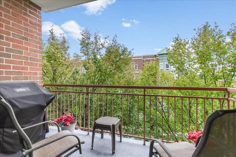 Tiny photo for 819 Graceland Avenue #406, Des Plaines, IL 60016 (MLS # 12789405)