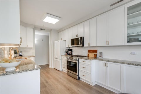 Tiny photo for 819 Graceland Avenue #406, Des Plaines, IL 60016 (MLS # 12789405)