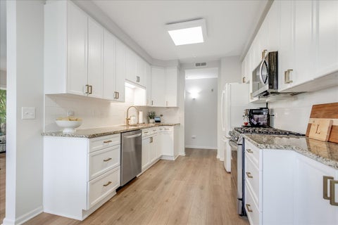 Tiny photo for 819 Graceland Avenue #406, Des Plaines, IL 60016 (MLS # 12789405)