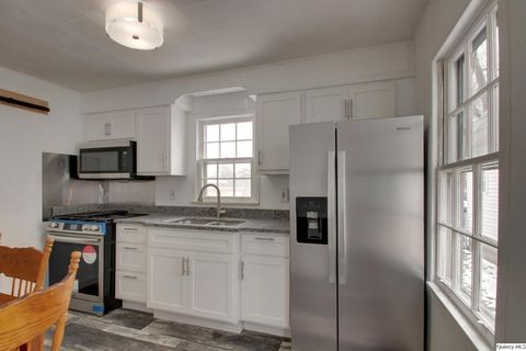 Tiny photo for 1422 N 7th St. St, Quincy, IL 62301 (MLS # 12561395)