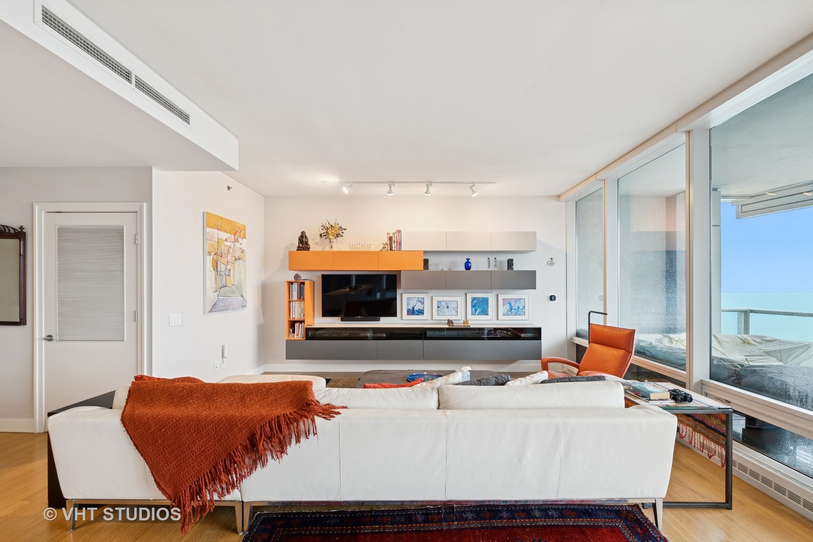 340 E RANDOLPH Street 4606