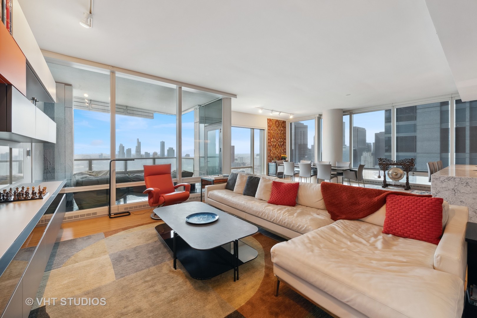 340 E RANDOLPH Street 4606