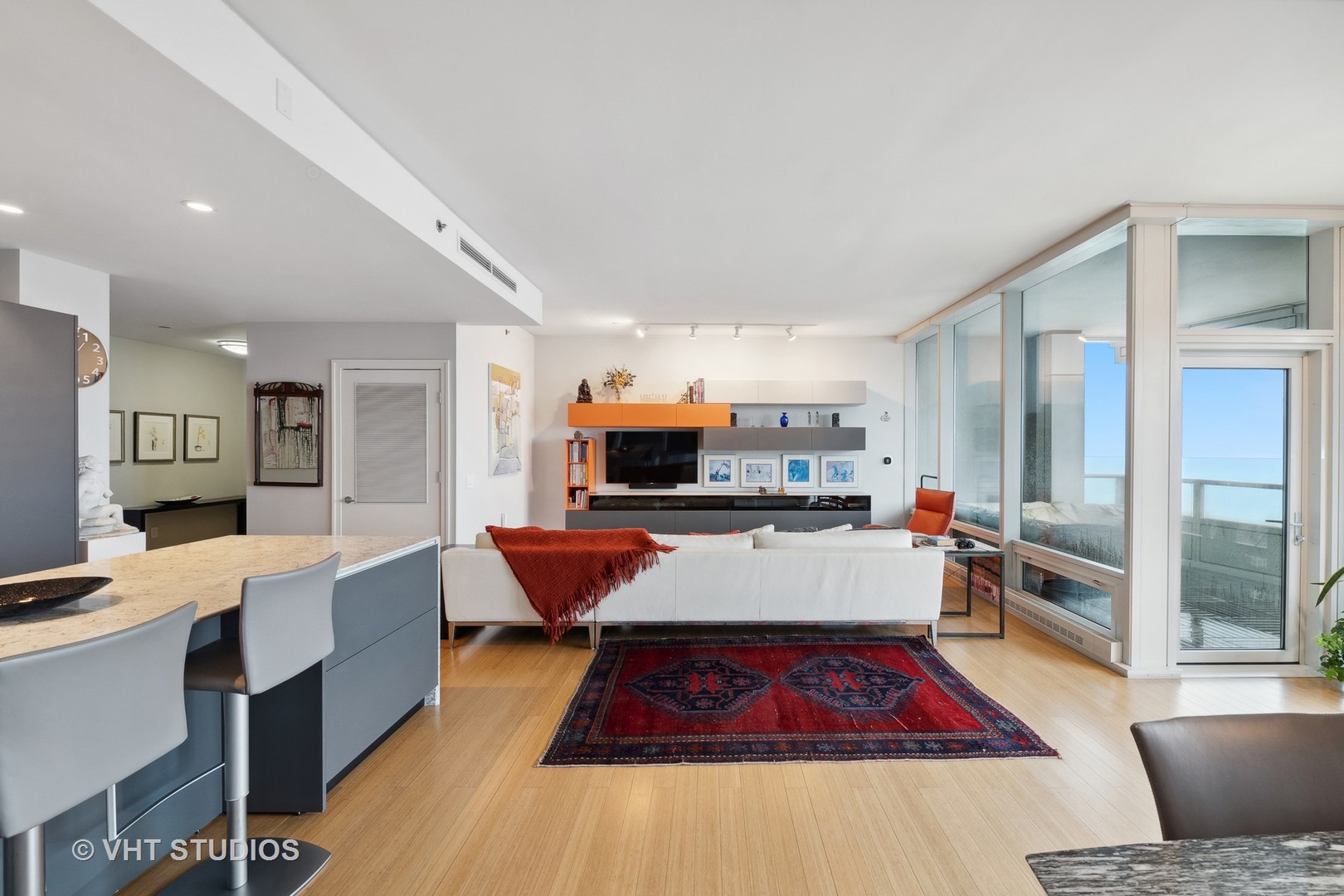 340 E RANDOLPH Street 4606