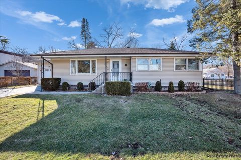 Photo of 1200 Hillside View, Algonquin, IL 60102 (MLS # 12578828)