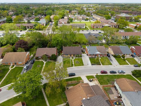 Tiny photo for 9476 Terrace Place, Des Plaines, IL 60016 (MLS # 12646297)