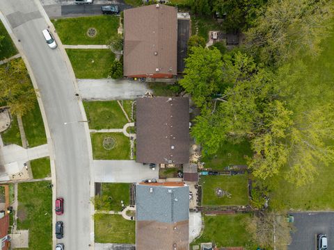 Tiny photo for 9476 Terrace Place, Des Plaines, IL 60016 (MLS # 12646297)