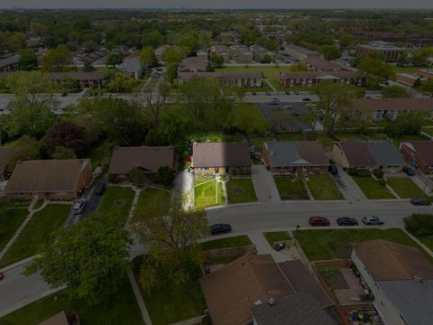 Tiny photo for 9476 Terrace Place, Des Plaines, IL 60016 (MLS # 12646297)