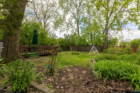 Tiny photo for 9476 Terrace Place, Des Plaines, IL 60016 (MLS # 12646297)