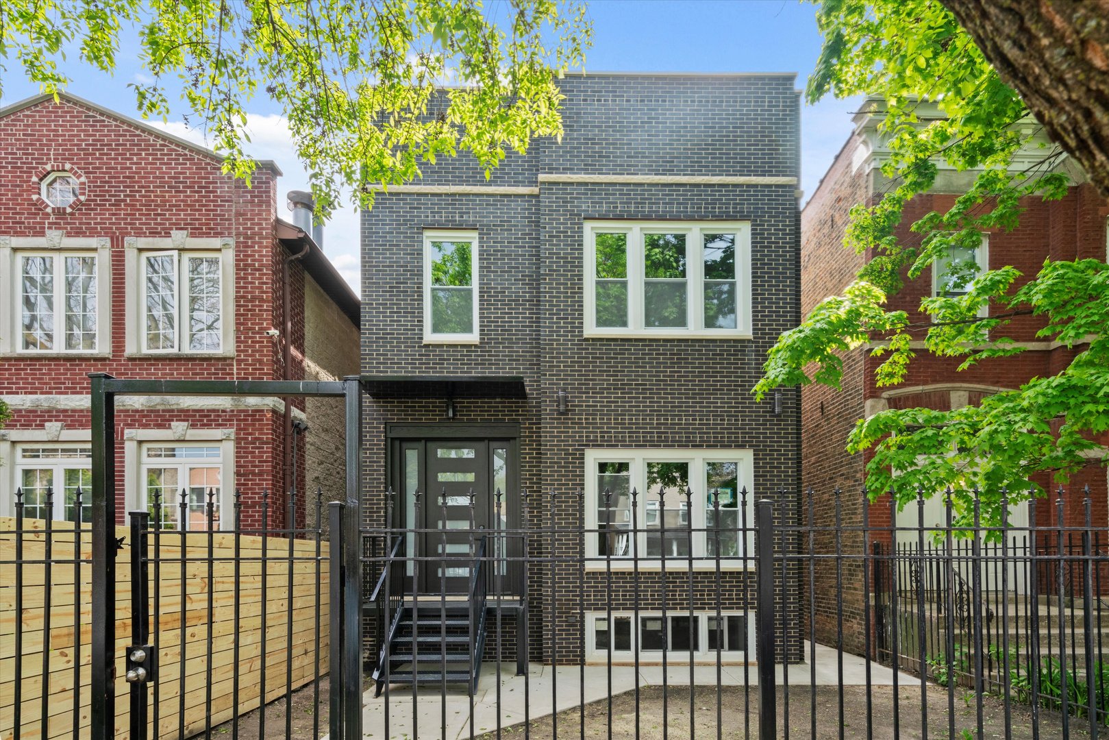 1521 N Maplewood Avenue