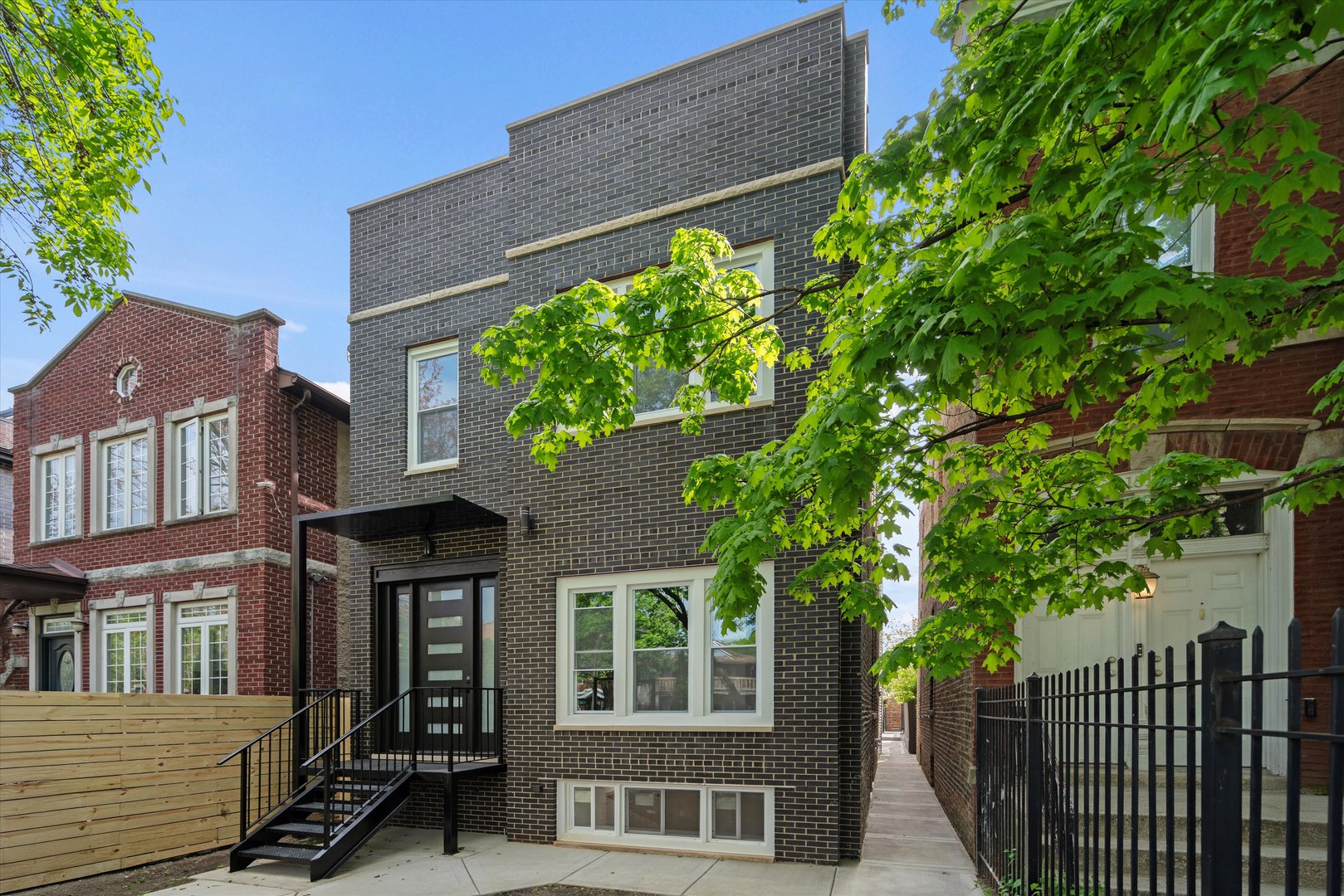 1521 N Maplewood Avenue