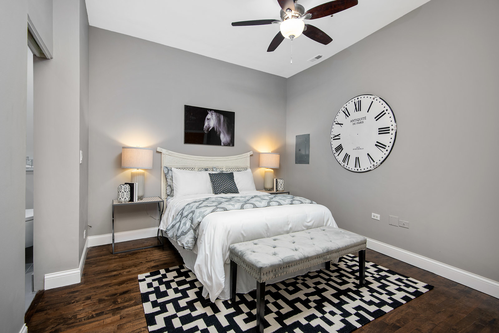 Chicago, Illinois 60607, United States, 3 Bedrooms Bedrooms, ,2 BathroomsBathrooms,Residential,Active,222579