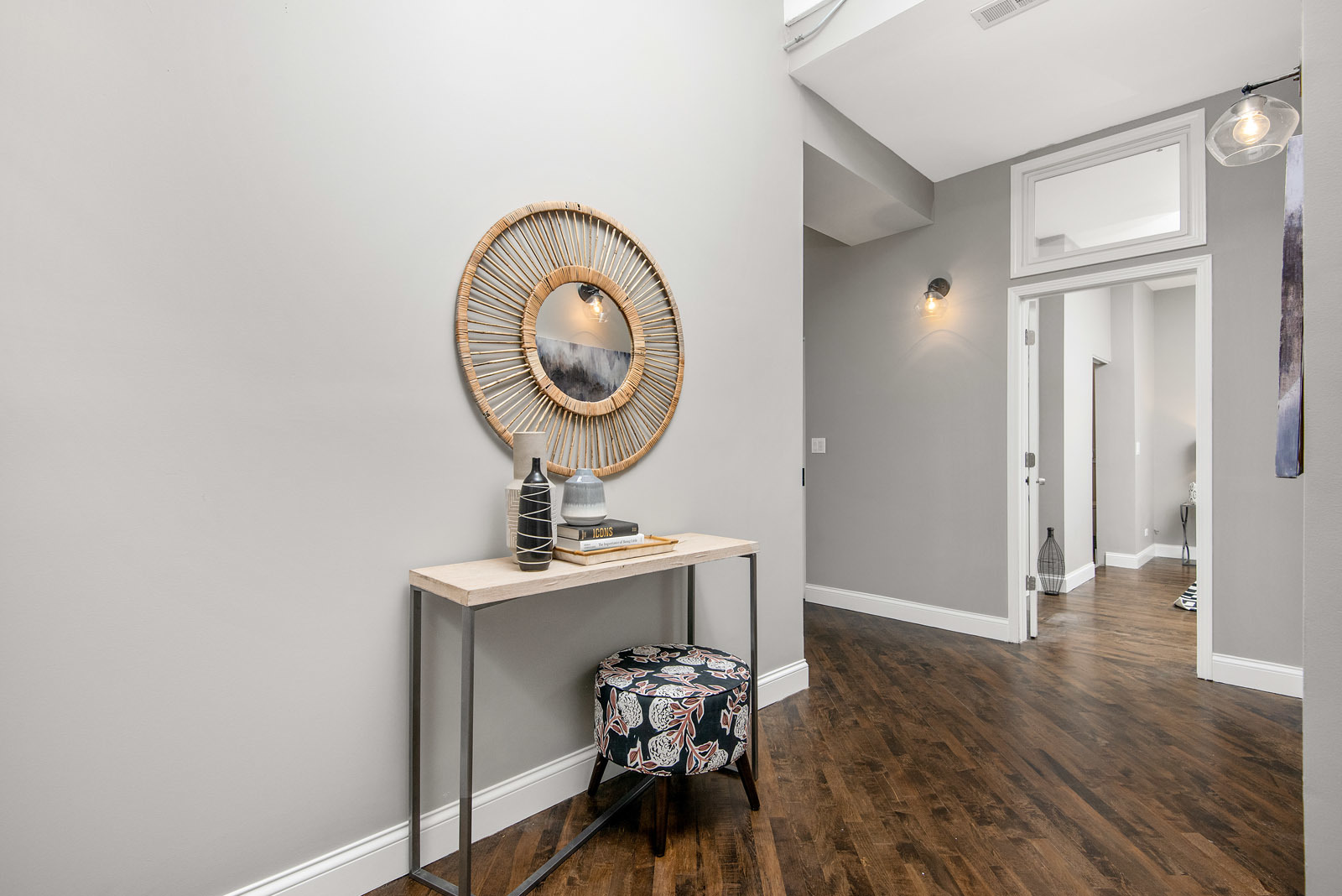 Chicago, Illinois 60607, United States, 3 Bedrooms Bedrooms, ,2 BathroomsBathrooms,Residential,Active,222579