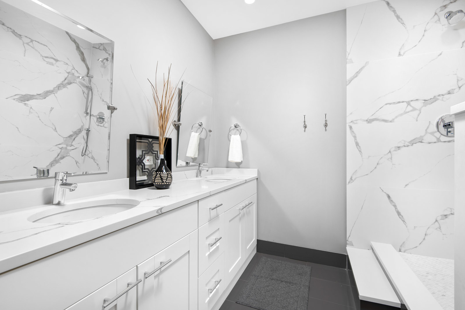 Chicago, Illinois 60607, United States, 3 Bedrooms Bedrooms, ,2 BathroomsBathrooms,Residential,Active,222579