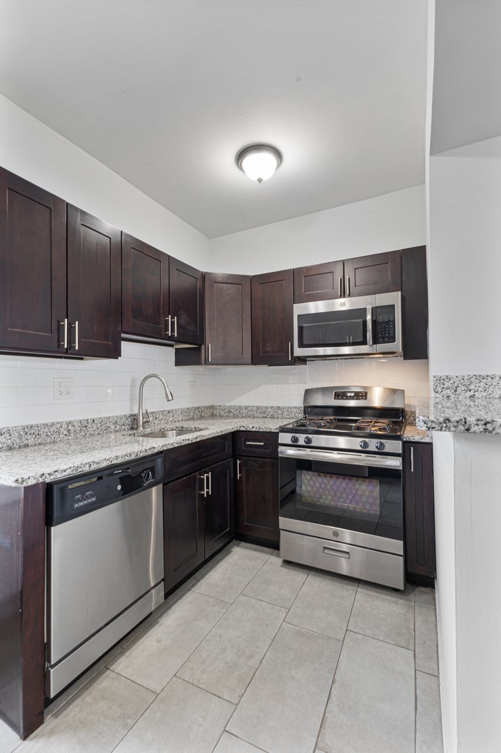 1608 W Sherwin Avenue 501