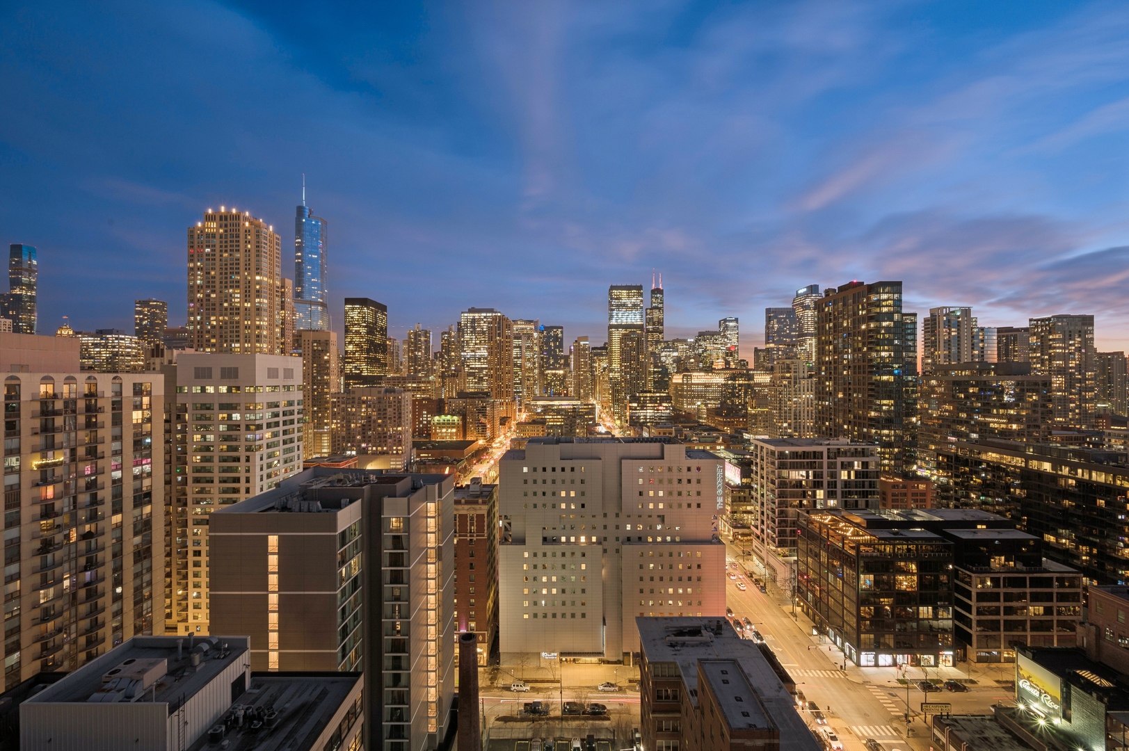 Chicago, Illinois 60654, United States, 3 Bedrooms Bedrooms, ,3 BathroomsBathrooms,Residential,Active,206267