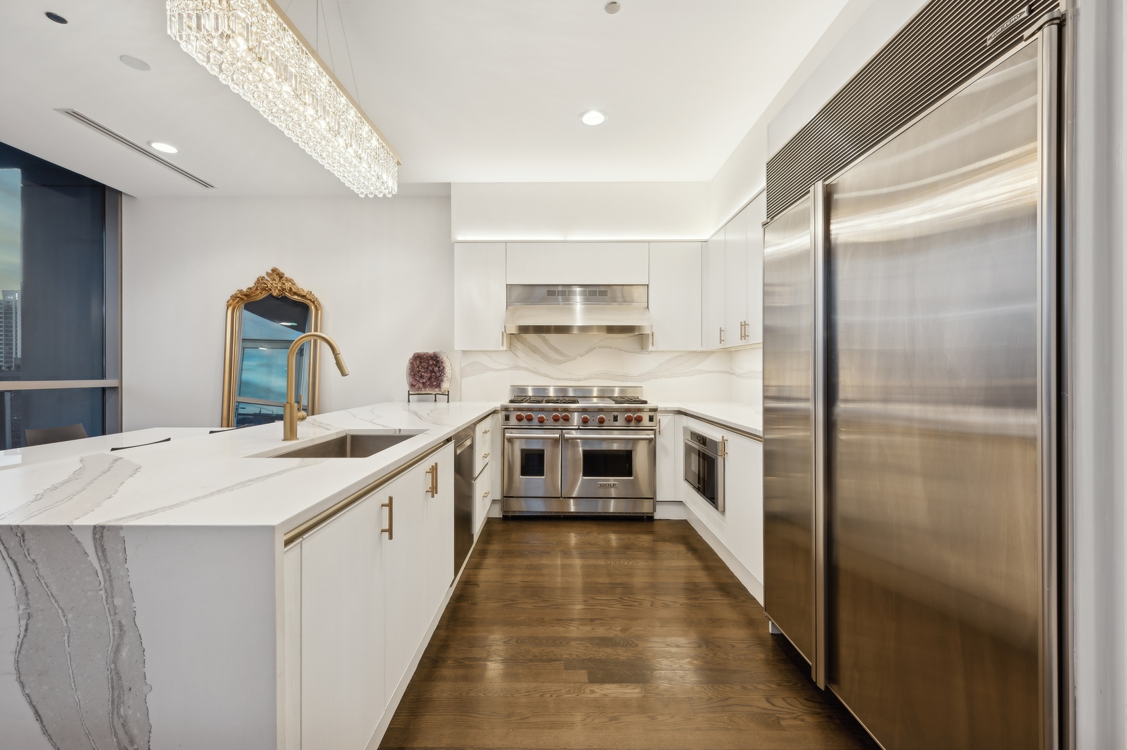 Chicago, Illinois 60654, United States, 3 Bedrooms Bedrooms, ,3 BathroomsBathrooms,Residential,Active,206267