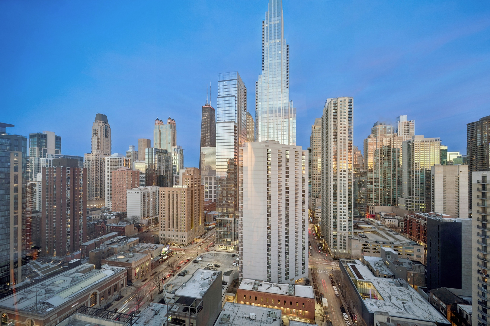 Chicago, Illinois 60654, United States, 3 Bedrooms Bedrooms, ,3 BathroomsBathrooms,Residential,Active,206267