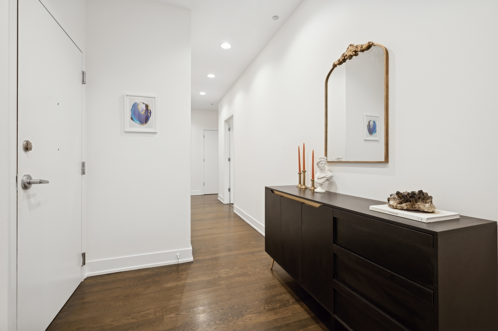 Chicago, Illinois 60654, United States, 3 Bedrooms Bedrooms, ,3 BathroomsBathrooms,Residential,Active,206267