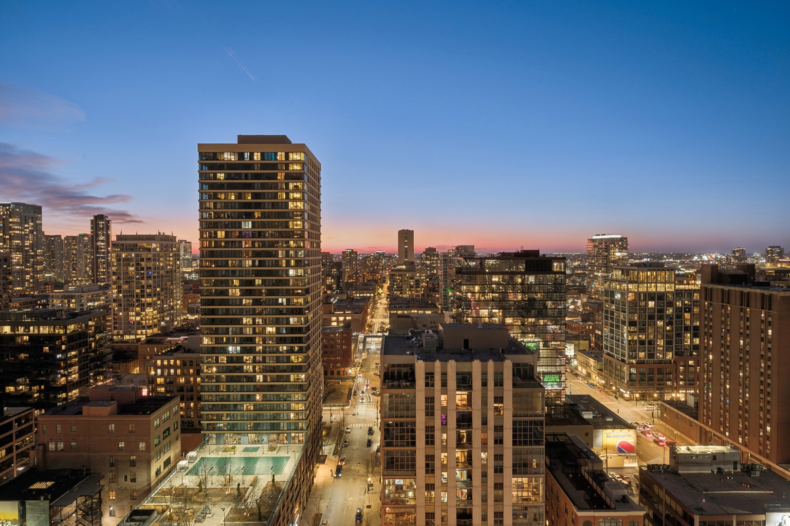 Chicago, Illinois 60654, United States, 3 Bedrooms Bedrooms, ,3 BathroomsBathrooms,Residential,Active,206267