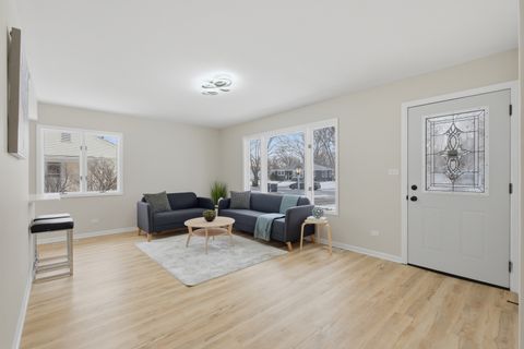 Tiny photo for 2404 Sigwalt Street, Rolling Meadows, IL 60008 (MLS # 12539997)