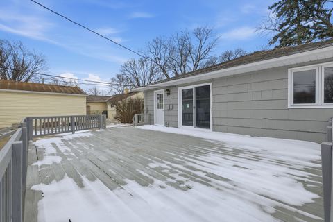 Tiny photo for 2404 Sigwalt Street, Rolling Meadows, IL 60008 (MLS # 12539997)