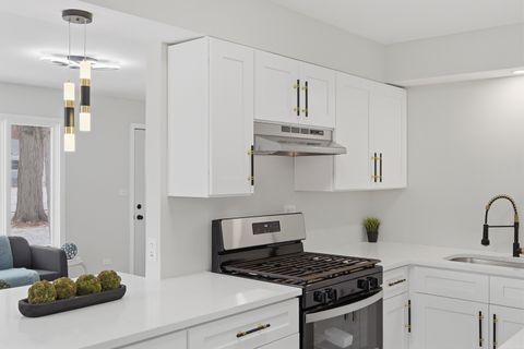 Tiny photo for 2404 Sigwalt Street, Rolling Meadows, IL 60008 (MLS # 12539997)