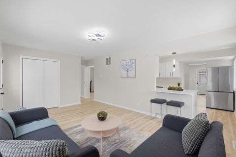 Tiny photo for 2404 Sigwalt Street, Rolling Meadows, IL 60008 (MLS # 12539997)