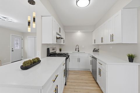 Tiny photo for 2404 Sigwalt Street, Rolling Meadows, IL 60008 (MLS # 12539997)