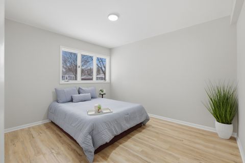 Tiny photo for 2404 Sigwalt Street, Rolling Meadows, IL 60008 (MLS # 12539997)