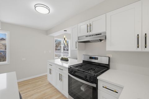 Tiny photo for 2404 Sigwalt Street, Rolling Meadows, IL 60008 (MLS # 12539997)