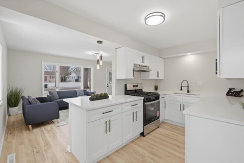 Tiny photo for 2404 Sigwalt Street, Rolling Meadows, IL 60008 (MLS # 12539997)