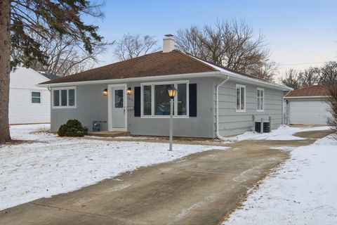 Photo of 2404 Sigwalt Street, Rolling Meadows, IL 60008 (MLS # 12539997)
