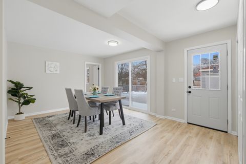 Tiny photo for 2404 Sigwalt Street, Rolling Meadows, IL 60008 (MLS # 12539997)