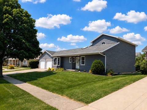 Photo of 43 Chiswick Circle, Bloomington, IL 61704 (MLS # 12720426)