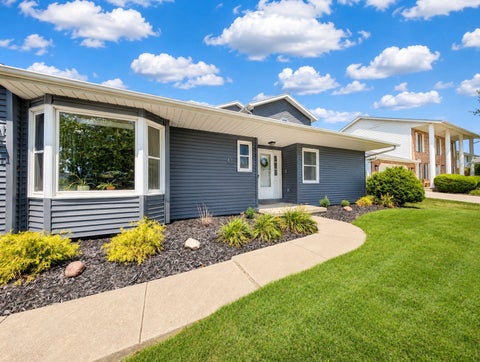 Tiny photo for 43 Chiswick Circle, Bloomington, IL 61704 (MLS # 12720426)