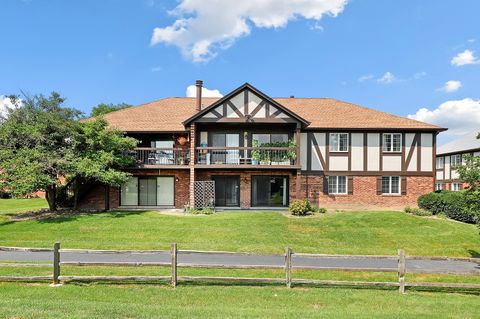 Tiny photo for 6223 Lakepark Lane #A, Willowbrook, IL 60527 (MLS # 12529068)