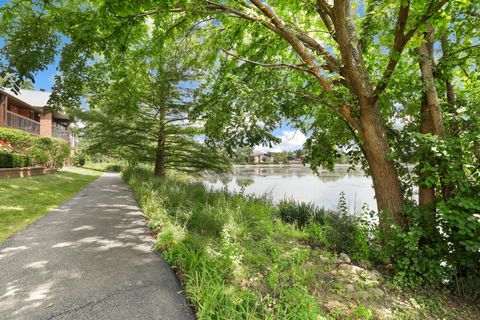 Tiny photo for 6223 Lakepark Lane #A, Willowbrook, IL 60527 (MLS # 12529068)