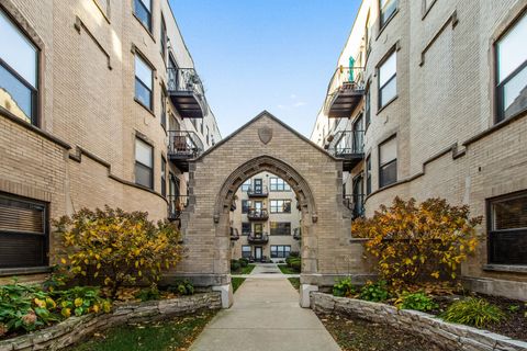 Tiny photo for 4444 N DAMEN Avenue #4E, Chicago, IL 60625 (MLS # 12514592)