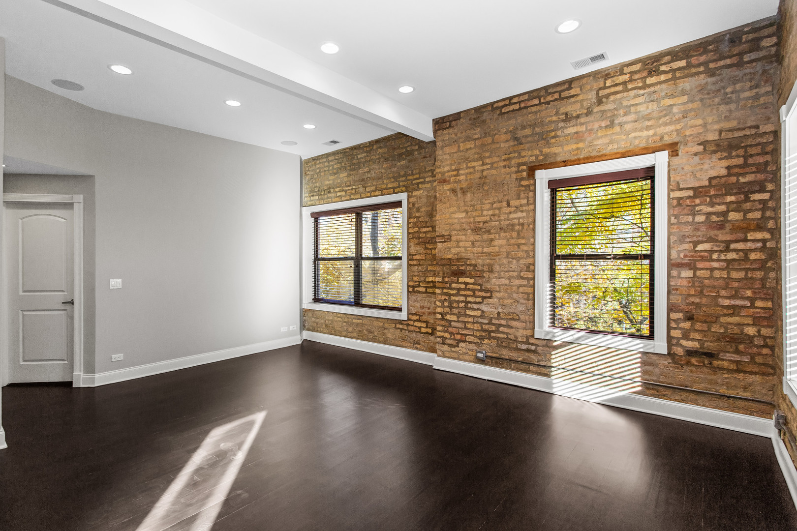 4444 N DAMEN Avenue 4E