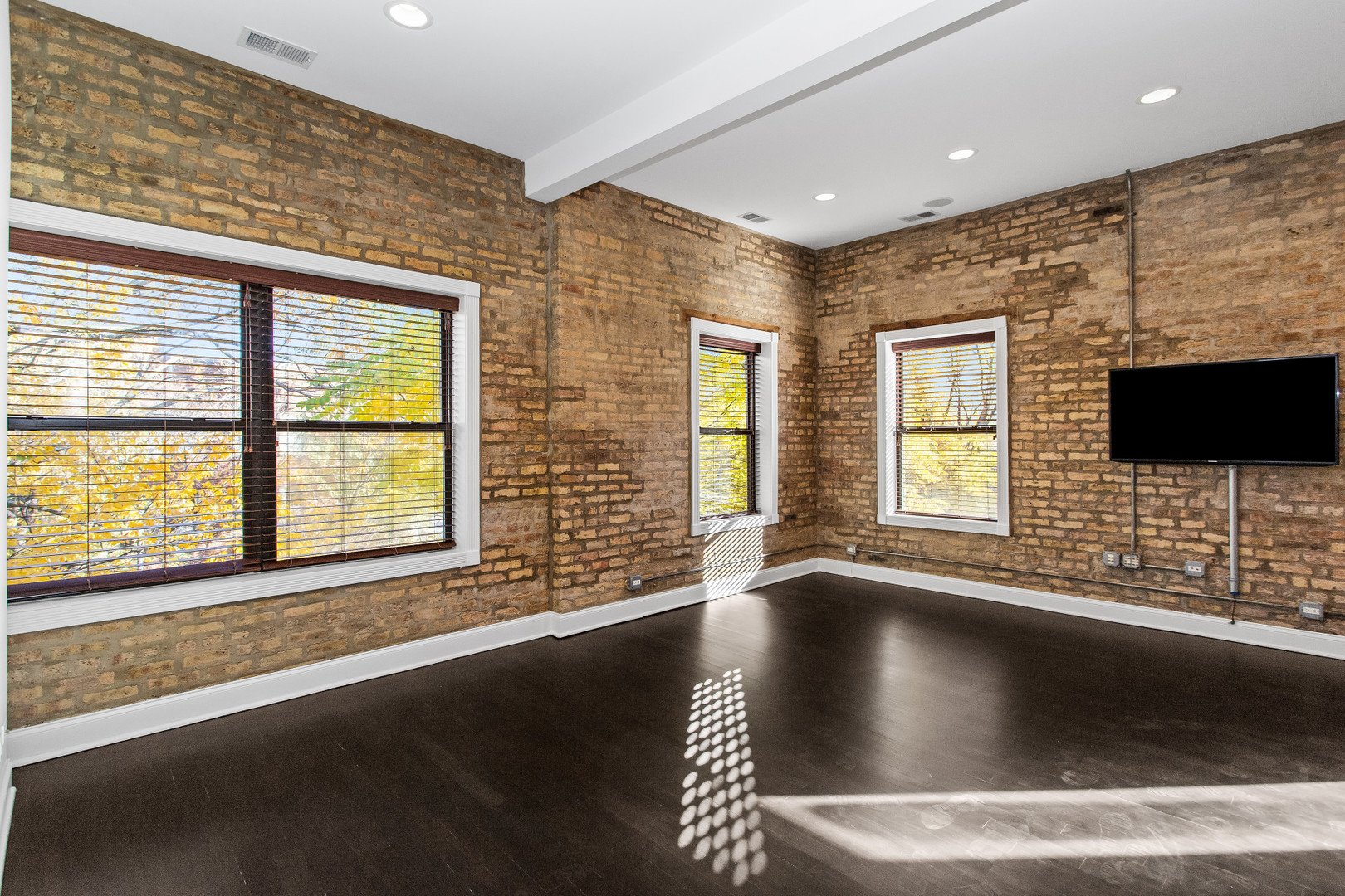 4444 N DAMEN Avenue 4E