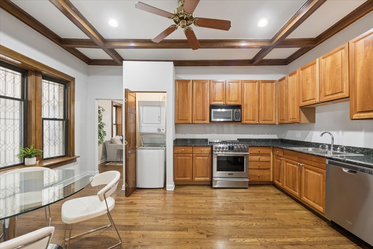 4028 N Sheridan Road 1R