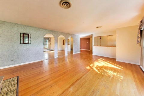 Tiny photo for 102 W Stratford Place, Mount Prospect, IL 60056 (MLS # 12789791)