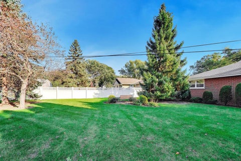 Tiny photo for 102 W Stratford Place, Mount Prospect, IL 60056 (MLS # 12789791)